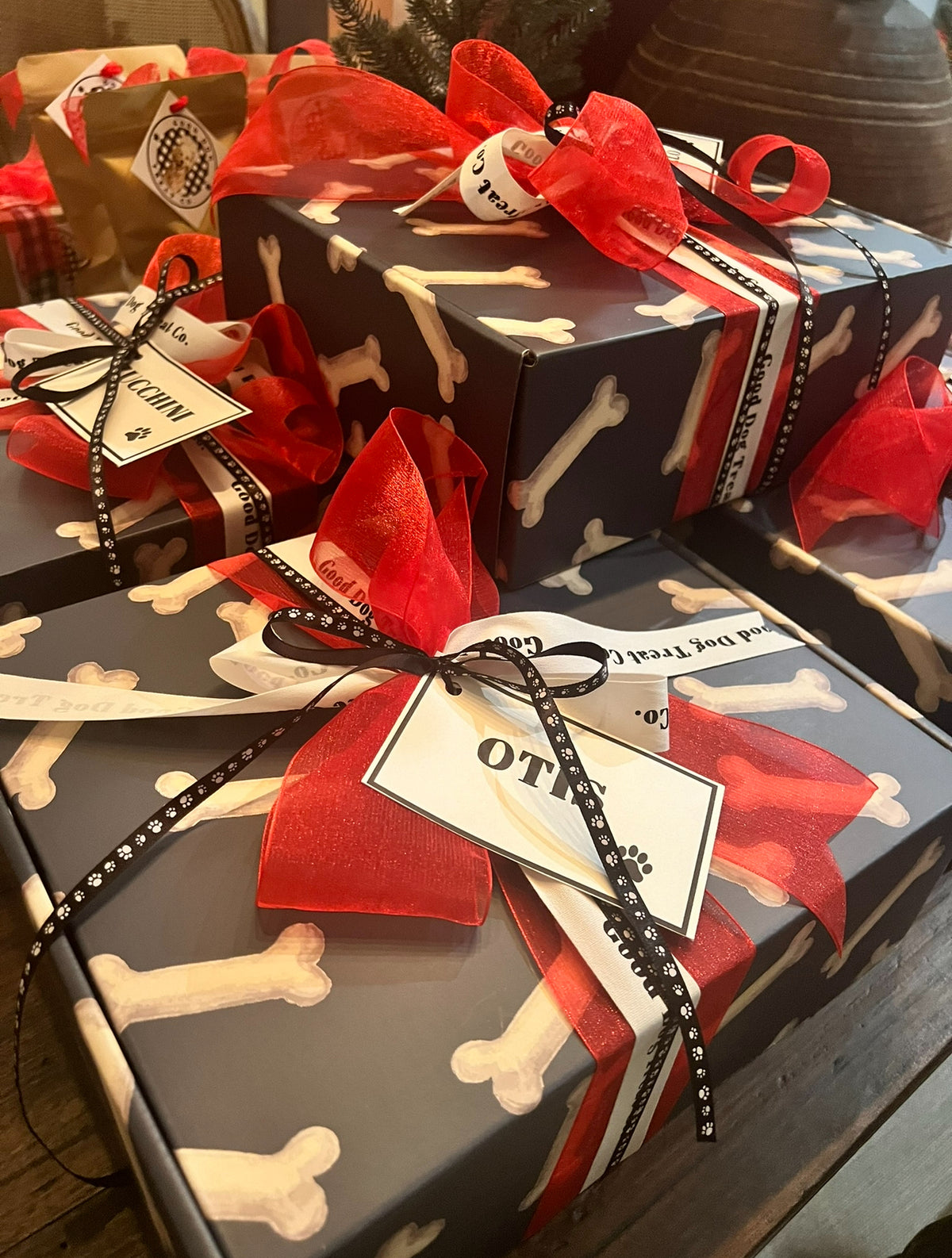 HOLIDAY SIGNATURE GIFT BOXES
